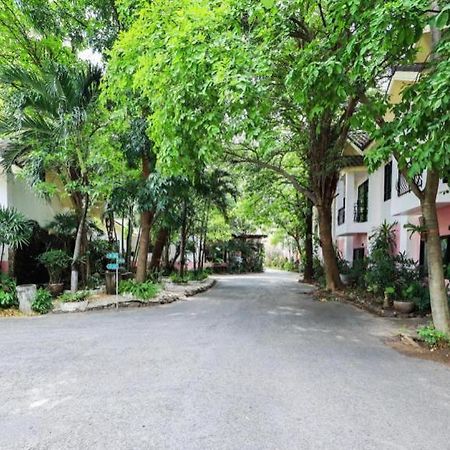 Chayada Garden House And Resort Hotel Nakhonratcsaszima Kültér fotó