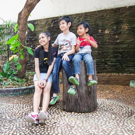 Chayada Garden House And Resort Hotel Nakhonratcsaszima Kültér fotó
