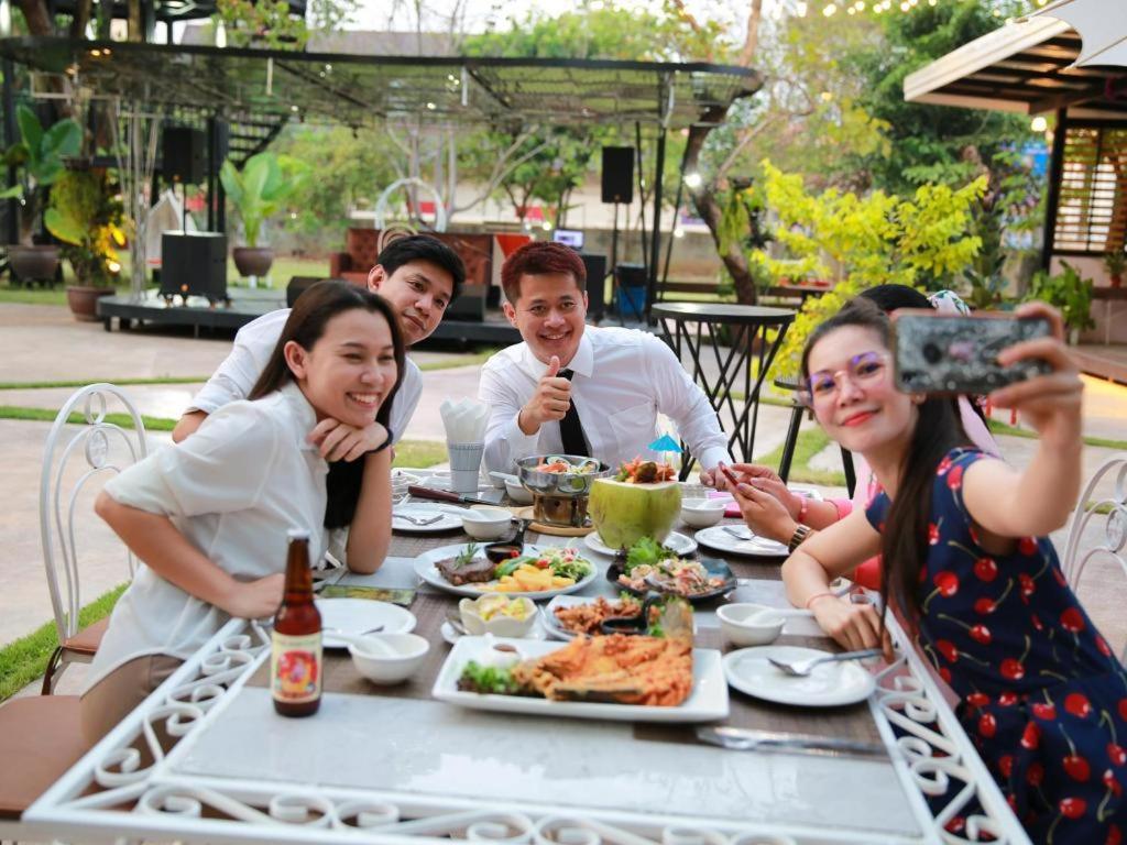 Chayada Garden House And Resort Nakhonratcsaszima Kültér fotó