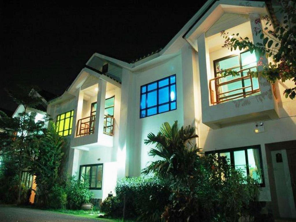 Chayada Garden House And Resort Hotel Nakhonratcsaszima Kültér fotó