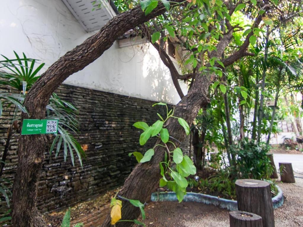 Chayada Garden House And Resort Hotel Nakhonratcsaszima Kültér fotó