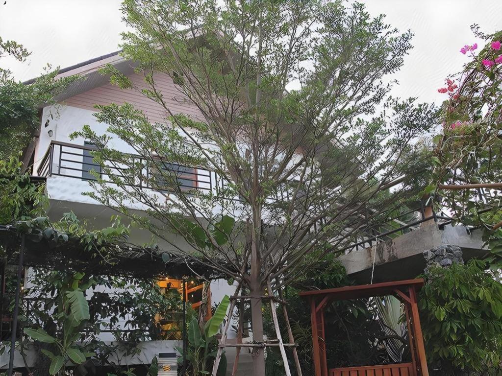 Chayada Garden House And Resort Hotel Nakhonratcsaszima Kültér fotó