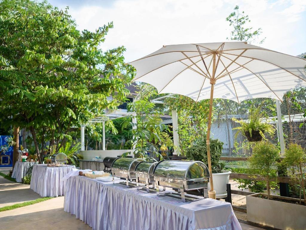 Chayada Garden House And Resort Hotel Nakhonratcsaszima Kültér fotó