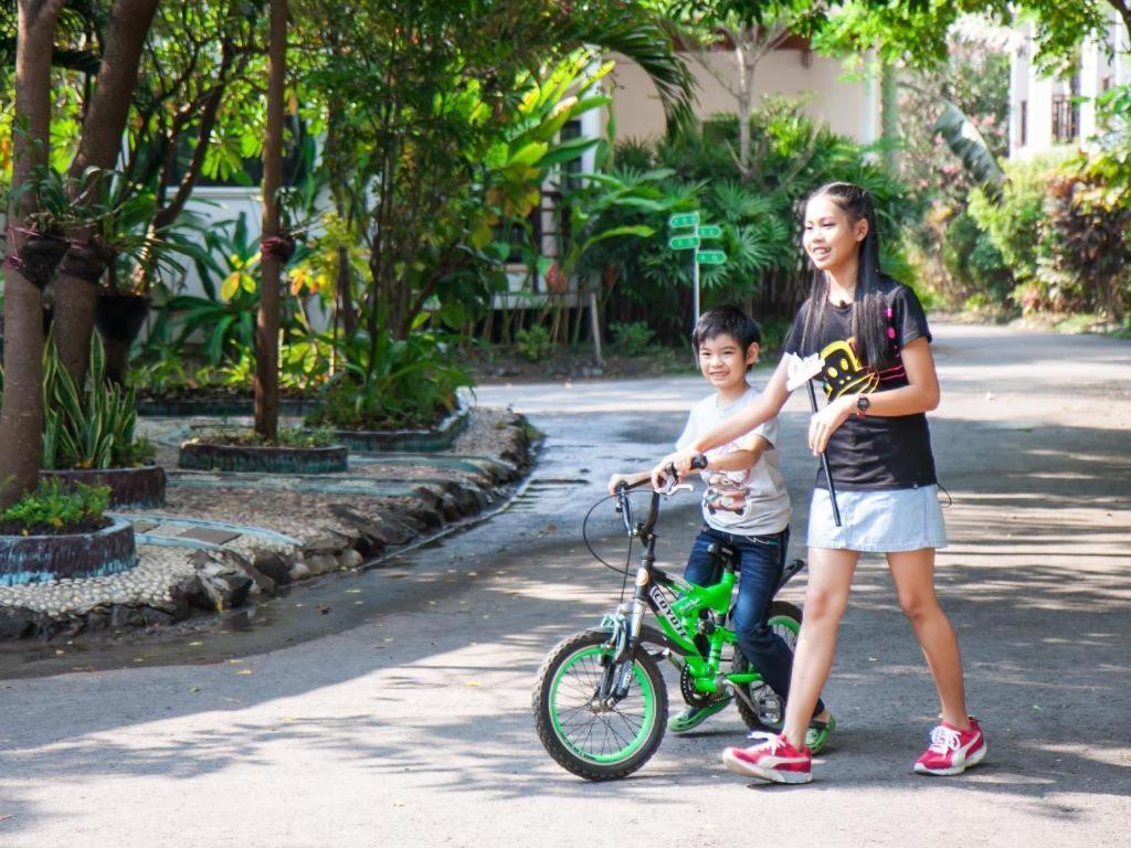 Chayada Garden House And Resort Hotel Nakhonratcsaszima Kültér fotó