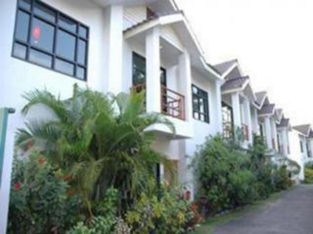 Chayada Garden House And Resort Hotel Nakhonratcsaszima Kültér fotó