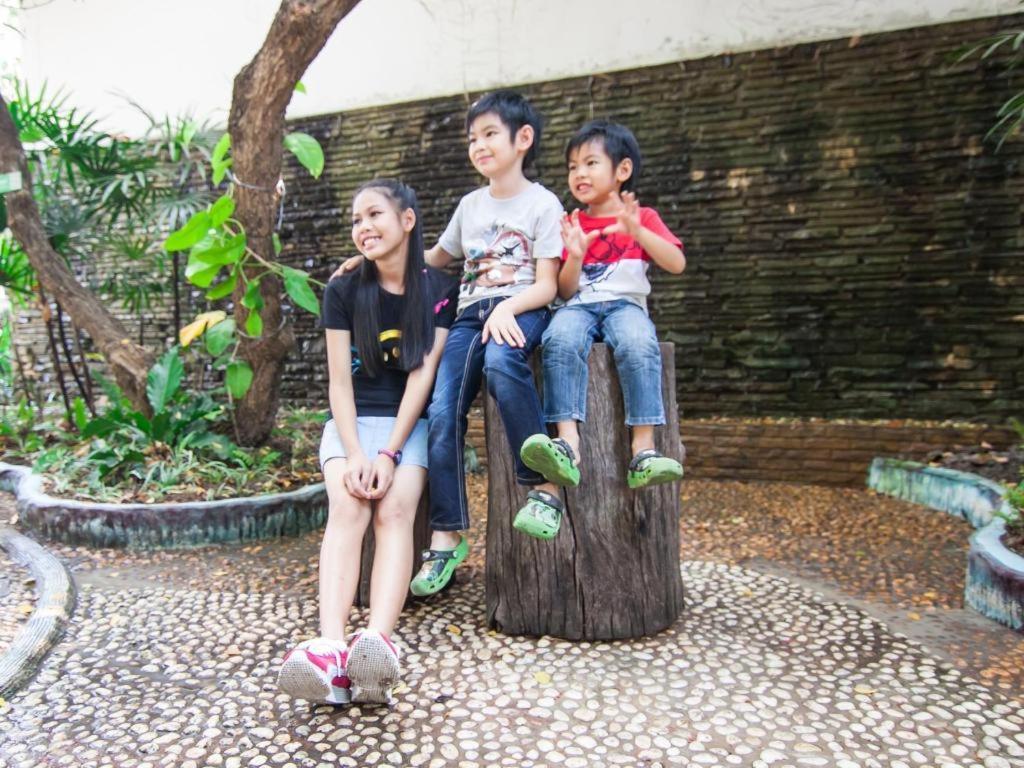 Chayada Garden House And Resort Hotel Nakhonratcsaszima Kültér fotó