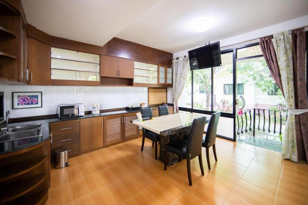Chayada Garden House And Resort Nakhonratcsaszima Kültér fotó
