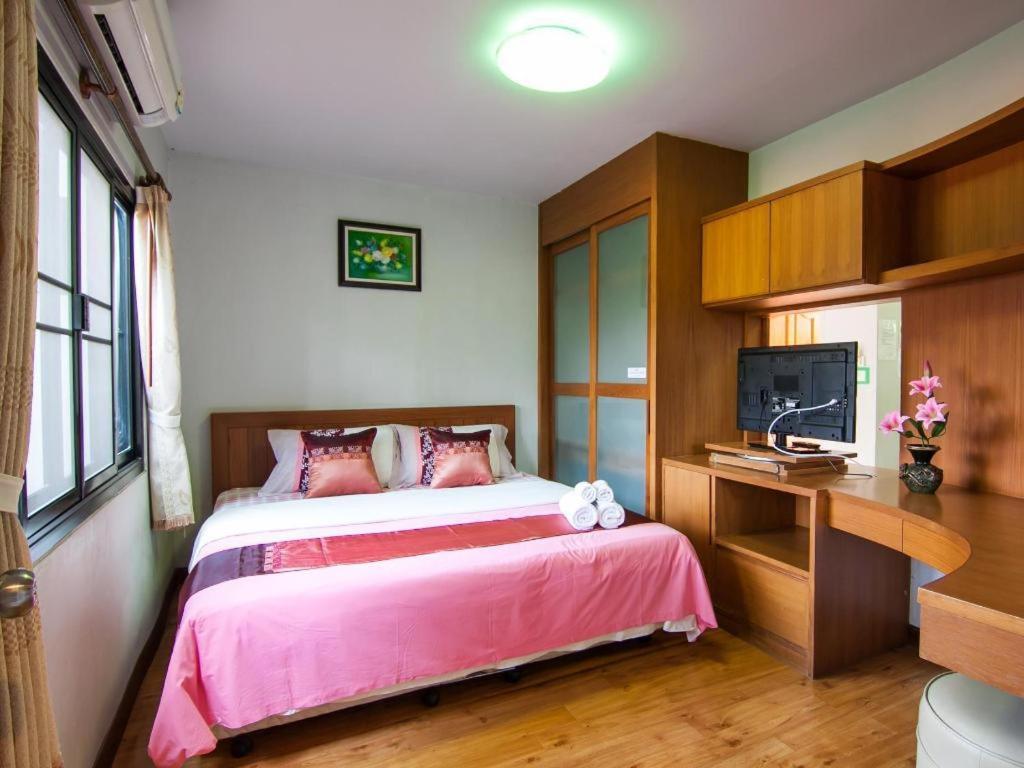 Chayada Garden House And Resort Hotel Nakhonratcsaszima Kültér fotó