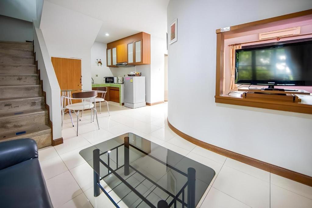 Chayada Garden House And Resort Hotel Nakhonratcsaszima Kültér fotó