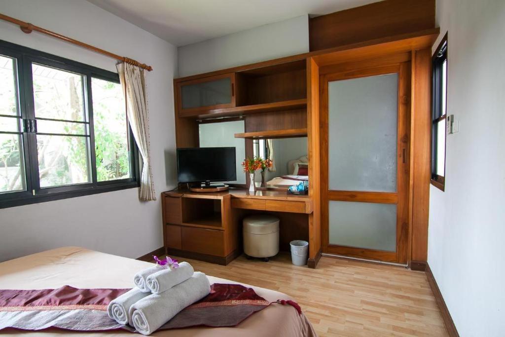 Chayada Garden House And Resort Hotel Nakhonratcsaszima Kültér fotó
