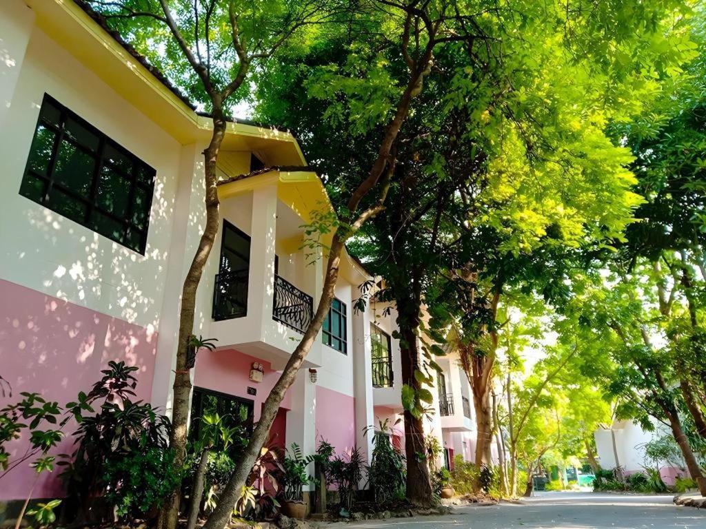 Chayada Garden House And Resort Hotel Nakhonratcsaszima Kültér fotó